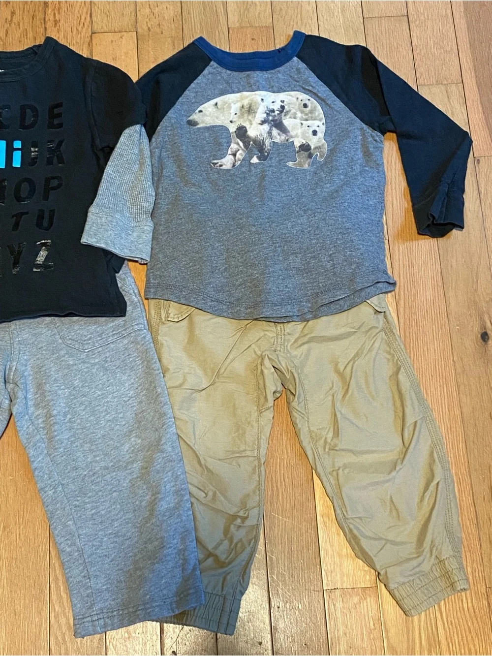 BabyGAP, Old Navy 6pc Lot/ Bundle Size 2 Years/ 2T , 3 Graphic Tees & 3 Pants